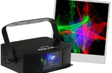 Showtec Galactic Polar lamp met op de achtergrond rode en groene lichtstralen.